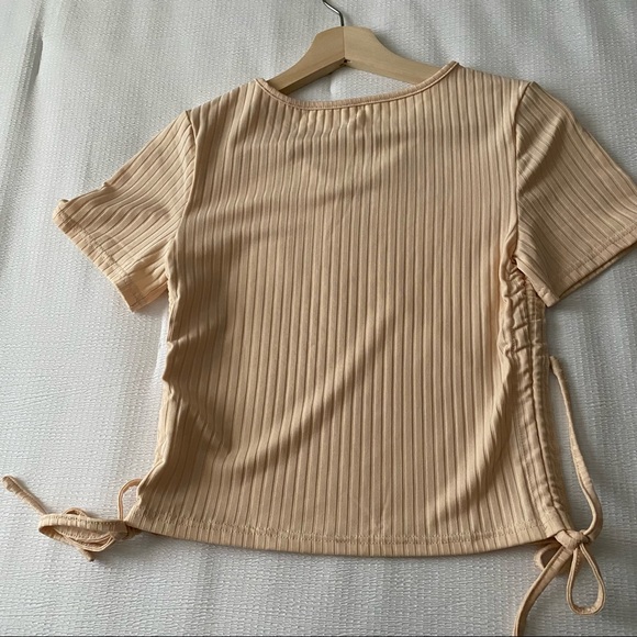 Stretchy Ribbed Ruched Drawstring Side V-Neck Tee - Picture 6 of 7